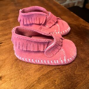 Minnetonka Baby Moccasins in Pink